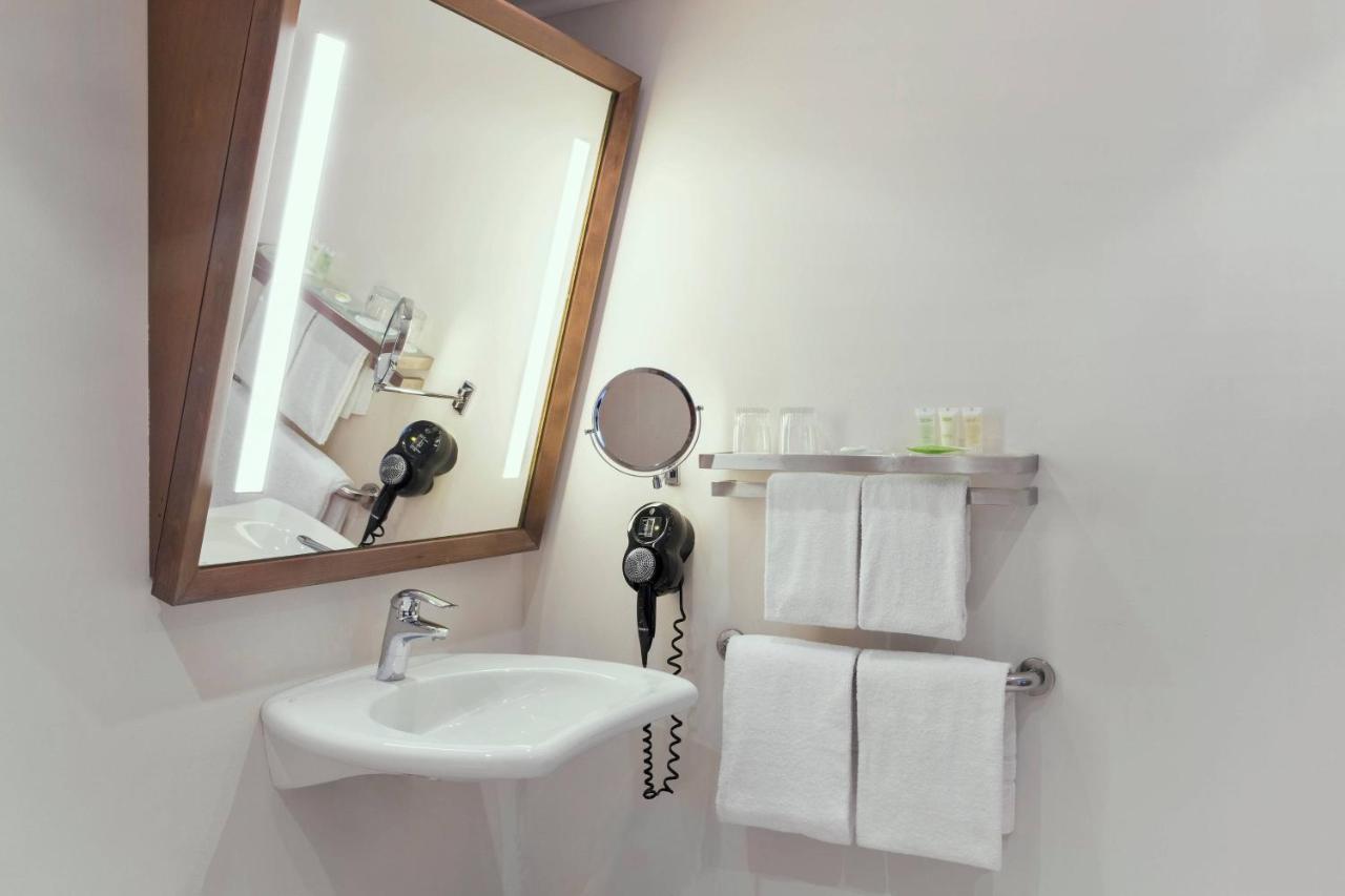 Courtyard By Marriott Wiesbaden-Nordenstadt Екстер'єр фото
