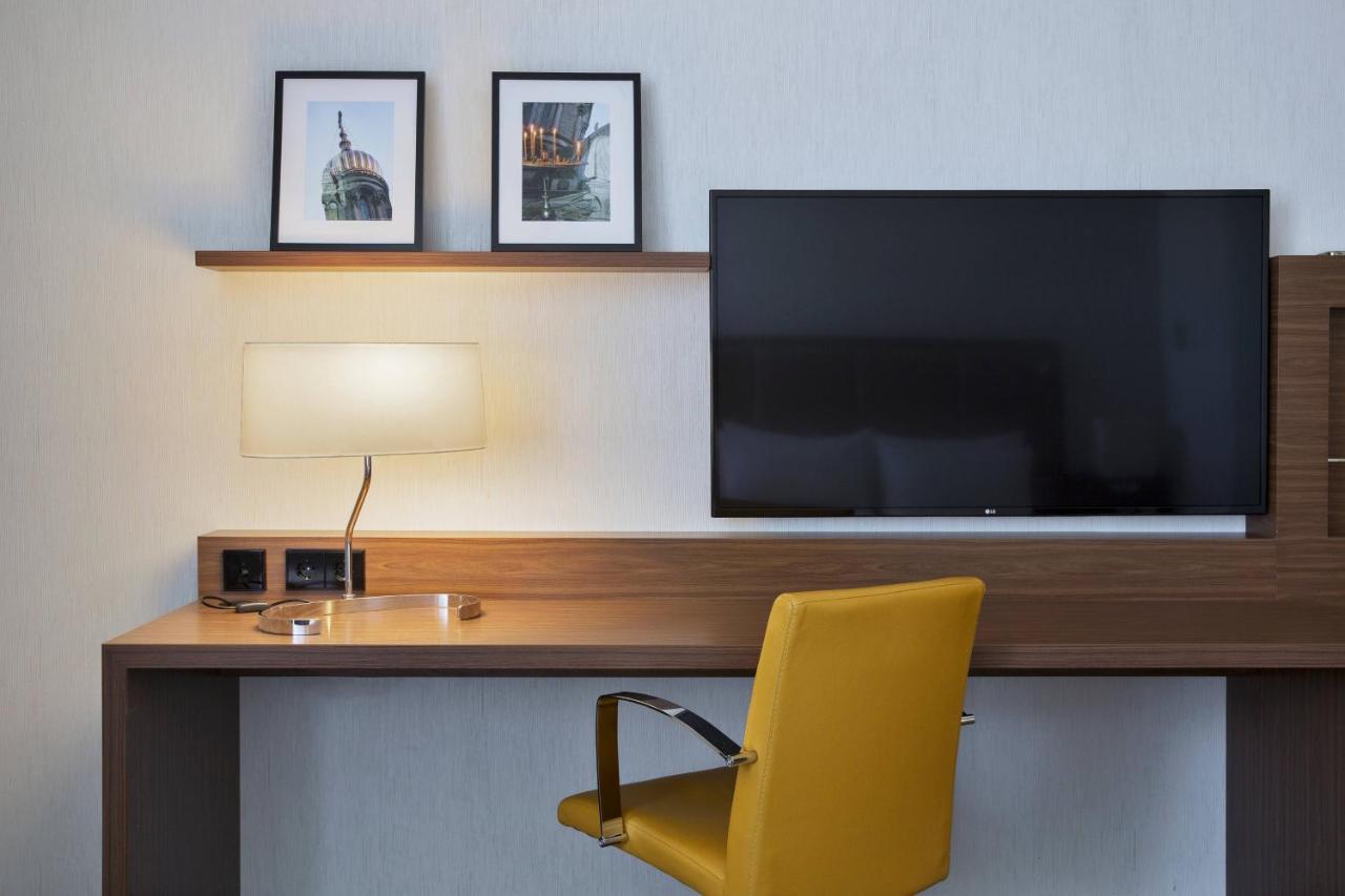 Courtyard By Marriott Wiesbaden-Nordenstadt Екстер'єр фото