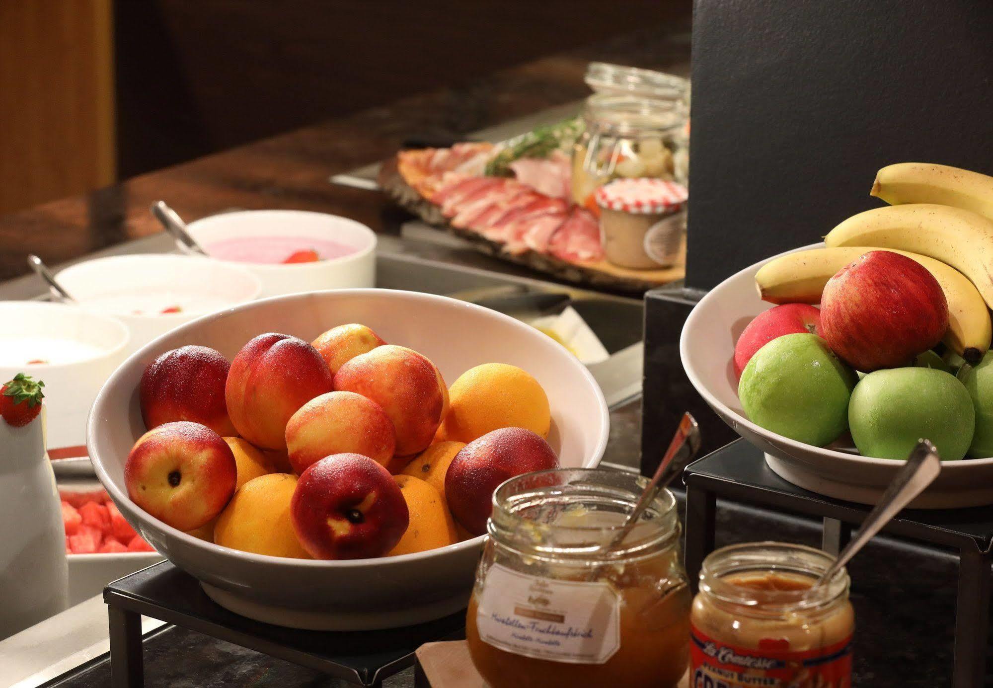 Courtyard By Marriott Wiesbaden-Nordenstadt Екстер'єр фото